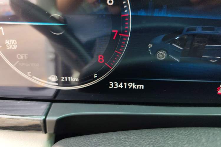 Used Buick GL8 2021 ES Landtrek 653T Comfort Edition Odometer Close Up