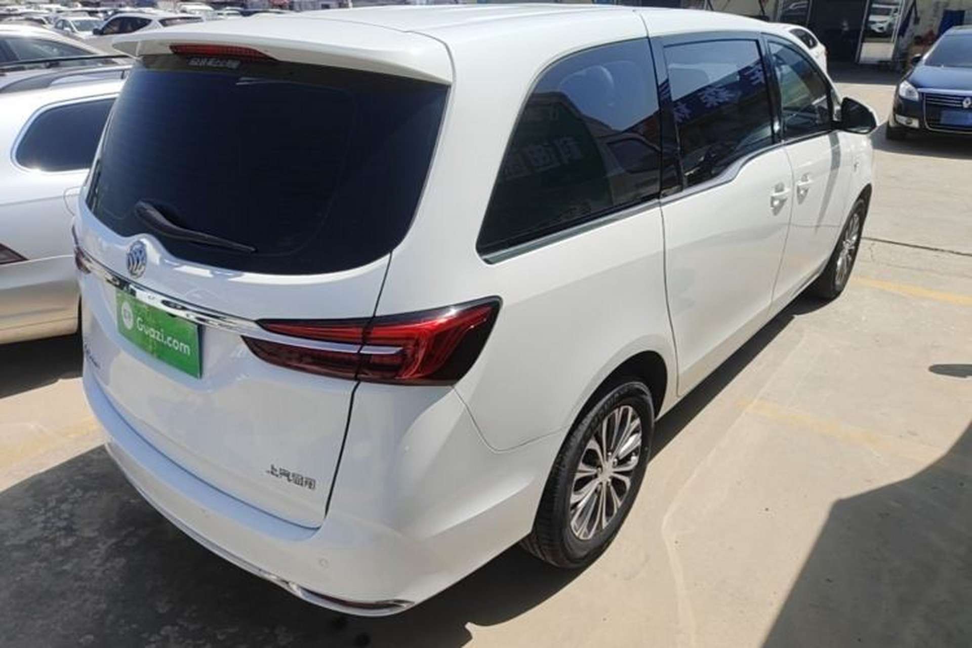 Used Buick GL8 2021 Land Cruiser Executive Class 652T Comfort Model Rear Right 45 Deg