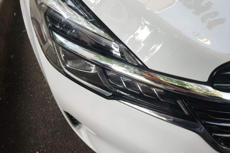 Used Buick GL8 2021 Land Cruiser Executive Class 652T Comfort Model Right Front Headlight