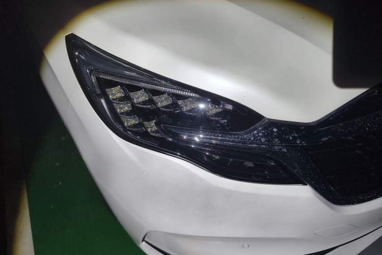 Used Buick GL8 2021 ES Landtrek 653T Smart Luxury Model Right Front Headlight