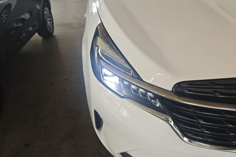 Used Buick GL8 2021 Land Cruiser Executive Class 652T Luxury Model Right Front Headlight