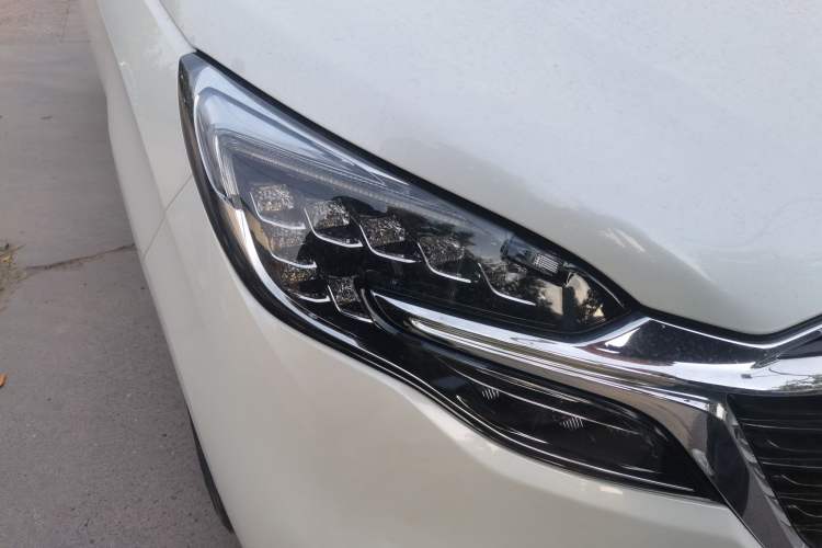 Used Buick GL8 2021 ES Landtrek 653T Luxury Model Right Front Headlight
