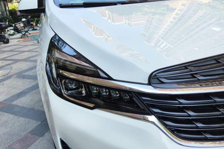 Used Buick GL8 2021 Land Cruiser Executive Class 652T Luxury Model Right Front Headlight