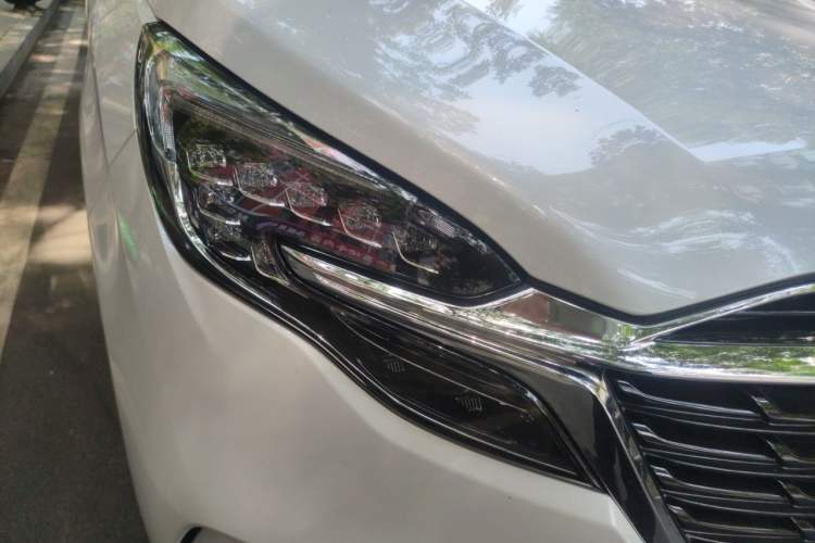 Used Buick GL8 2021 ES Land Cruiser 653T Luxury Edition Right Front Headlight