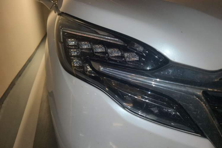 Used Buick GL8 2021 ES Land Cruiser 653T Luxury Edition Right Front Headlight