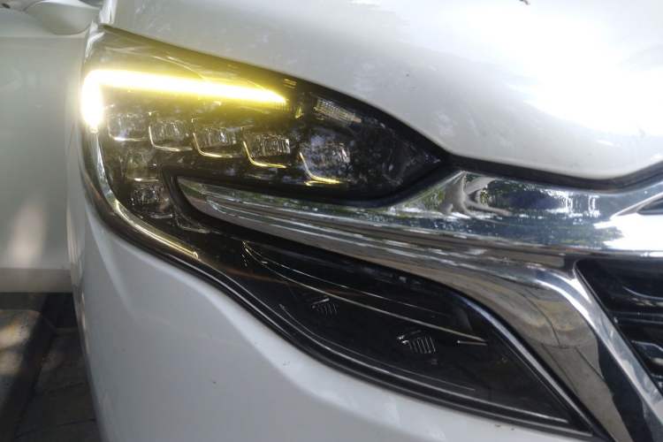 Used Buick GL8 2021 ES Landtrek 653T Luxury Model Right Front Headlight
