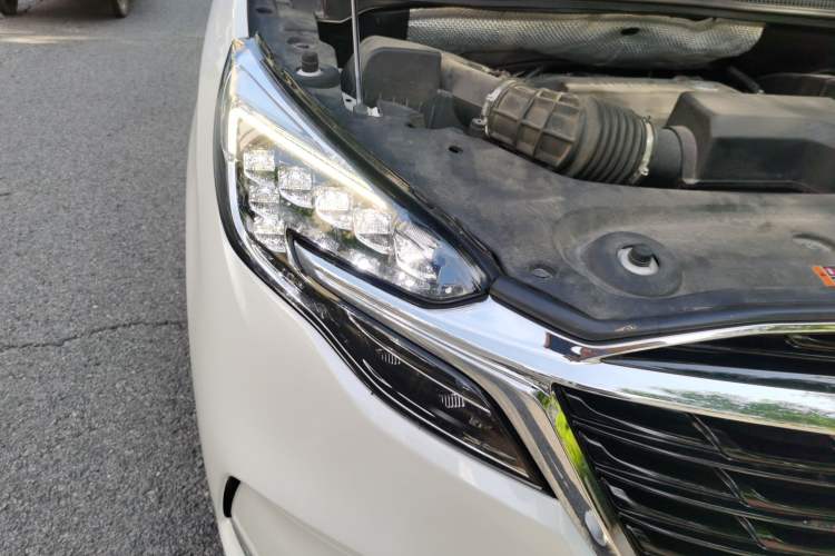 Used Buick GL8 2021 ES Landtrek 653T Luxury Model Right Front Headlight
