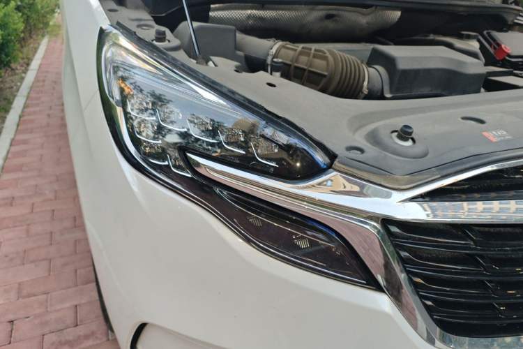 Used Buick GL8 2021 ES Land Cruiser 653T Flagship Model Right Front Headlight