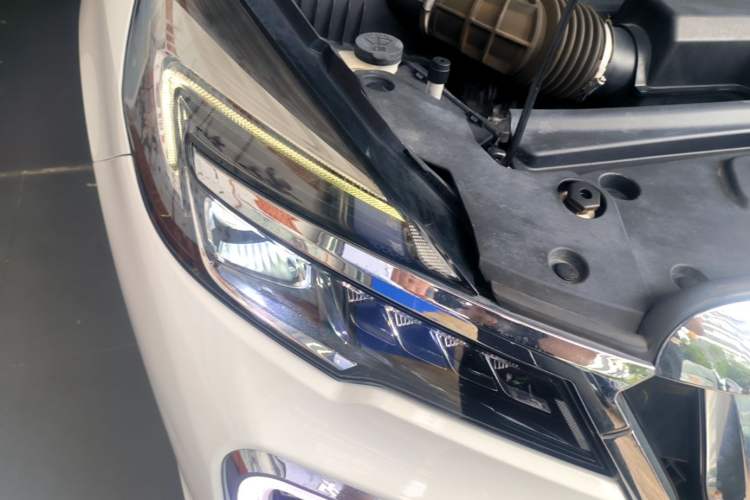 Used Buick GL8 2021 Land Cruiser Executive Class 652T Comfort Model Right Front Headlight