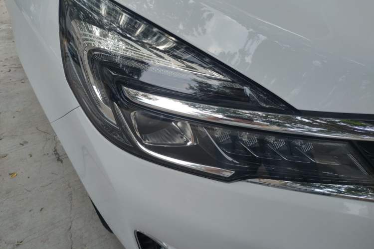 Used Buick GL8 2021 Land Cruiser Executive Class 652T Luxury Model Right Front Headlight