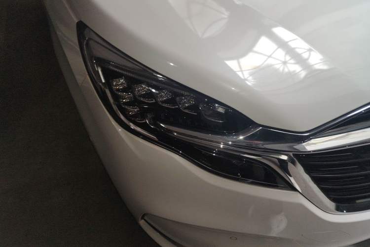 Used Buick GL8 2021 ES Landtrek 653T Comfort Edition Right Front Headlight