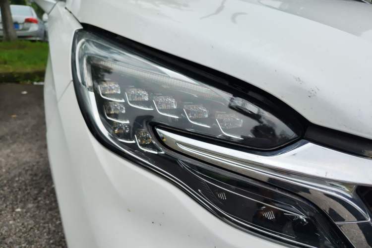 Used Buick GL8 2021 ES Landtrek 653T Luxury Model Right Front Headlight