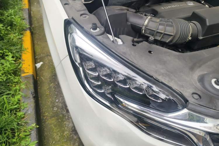 Used Buick GL8 2021 ES Land Cruiser 653T Luxury Edition Right Front Headlight