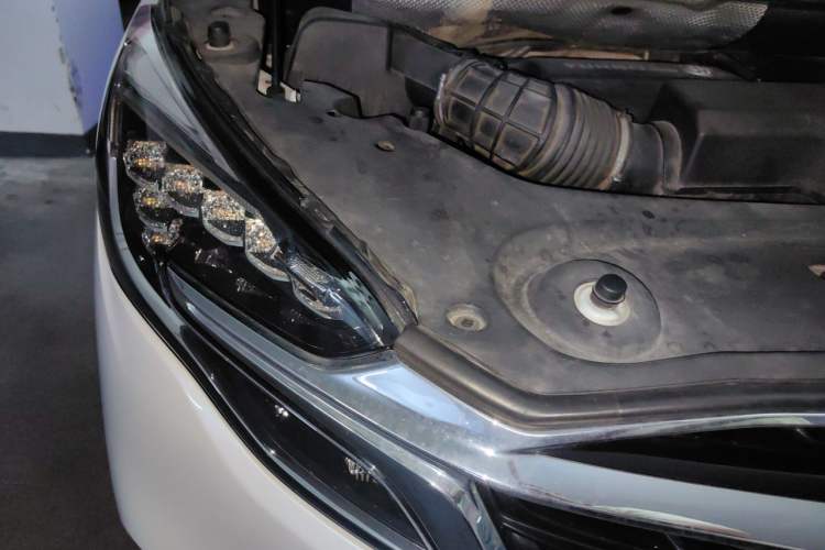 Used Buick GL8 2021 ES Landtrek 653T Comfort Edition Right Front Headlight