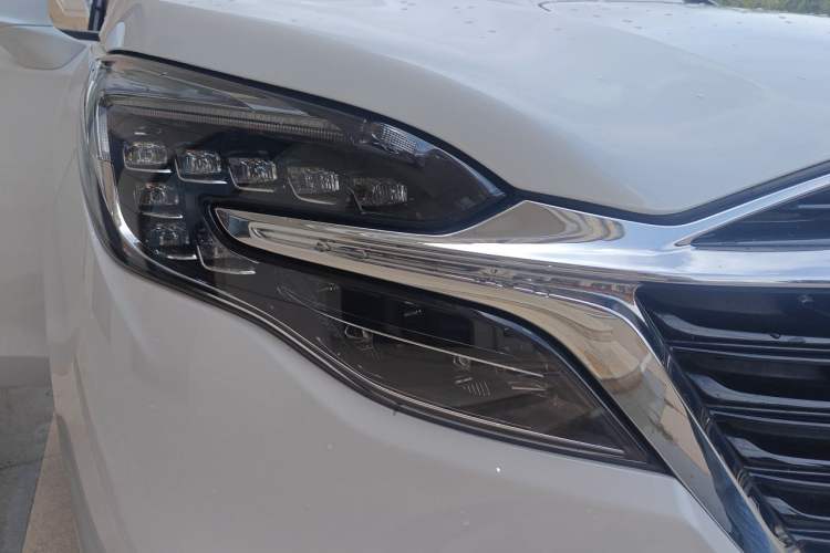 Used Buick GL8 2021 ES Landtrek 653T Luxury Model Right Front Headlight