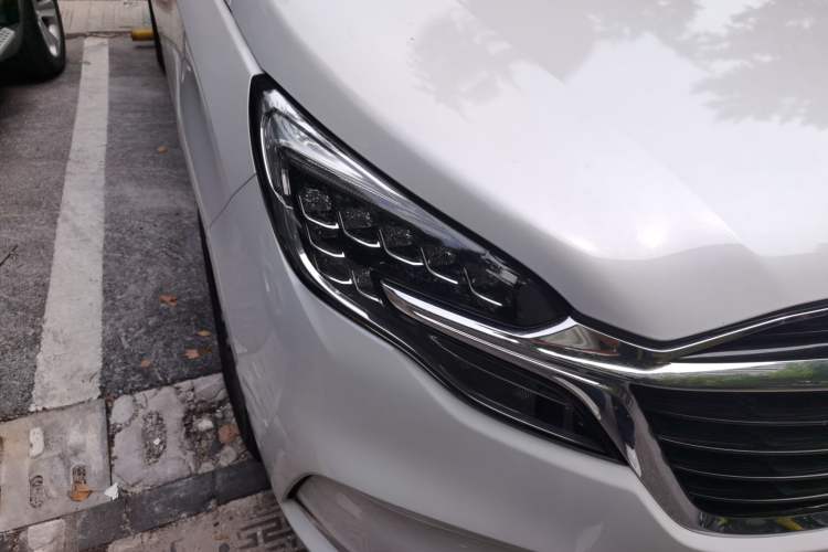 Used Buick GL8 2021 ES Land Cruiser 653T Luxury Edition Right Front Headlight