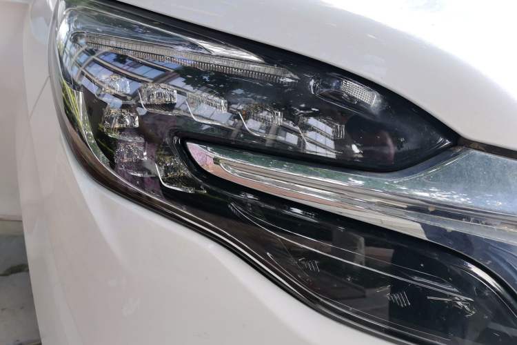 Used Buick GL8 2021 ES Land Cruiser 653T Smart Flagship Model Right Front Headlight