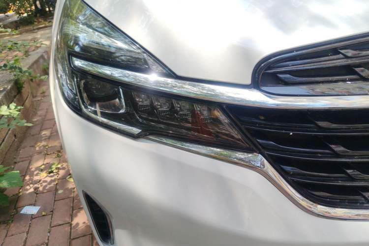 Used Buick GL8 2021 Land Cruiser Executive Class 652T Comfort Model Right Front Headlight