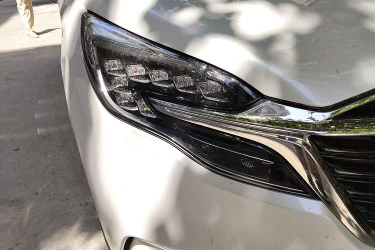 Used Buick GL8 2021 ES Landtrek 653T Luxury Model Right Front Headlight