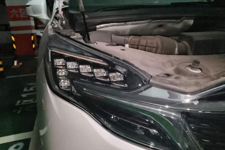 Used Buick GL8 2021 ES Land Cruiser 653T Luxury Edition Right Front Headlight