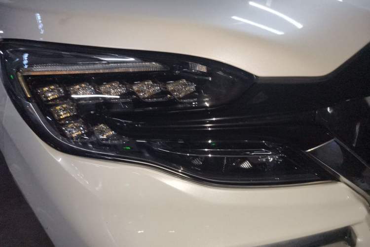 Used Buick GL8 2021 ES Landtrek 653T Comfort Edition Right Front Headlight