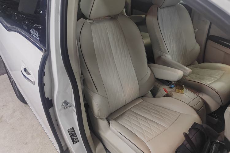 Used Buick GL8 2021 Land Cruiser Executive Class 652T Luxury Model Right Front Seat
