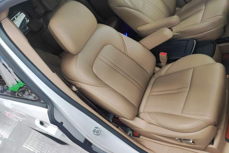 Used Buick GL8 2021 ES Land Cruiser 653T Luxury Edition Right Front Seat