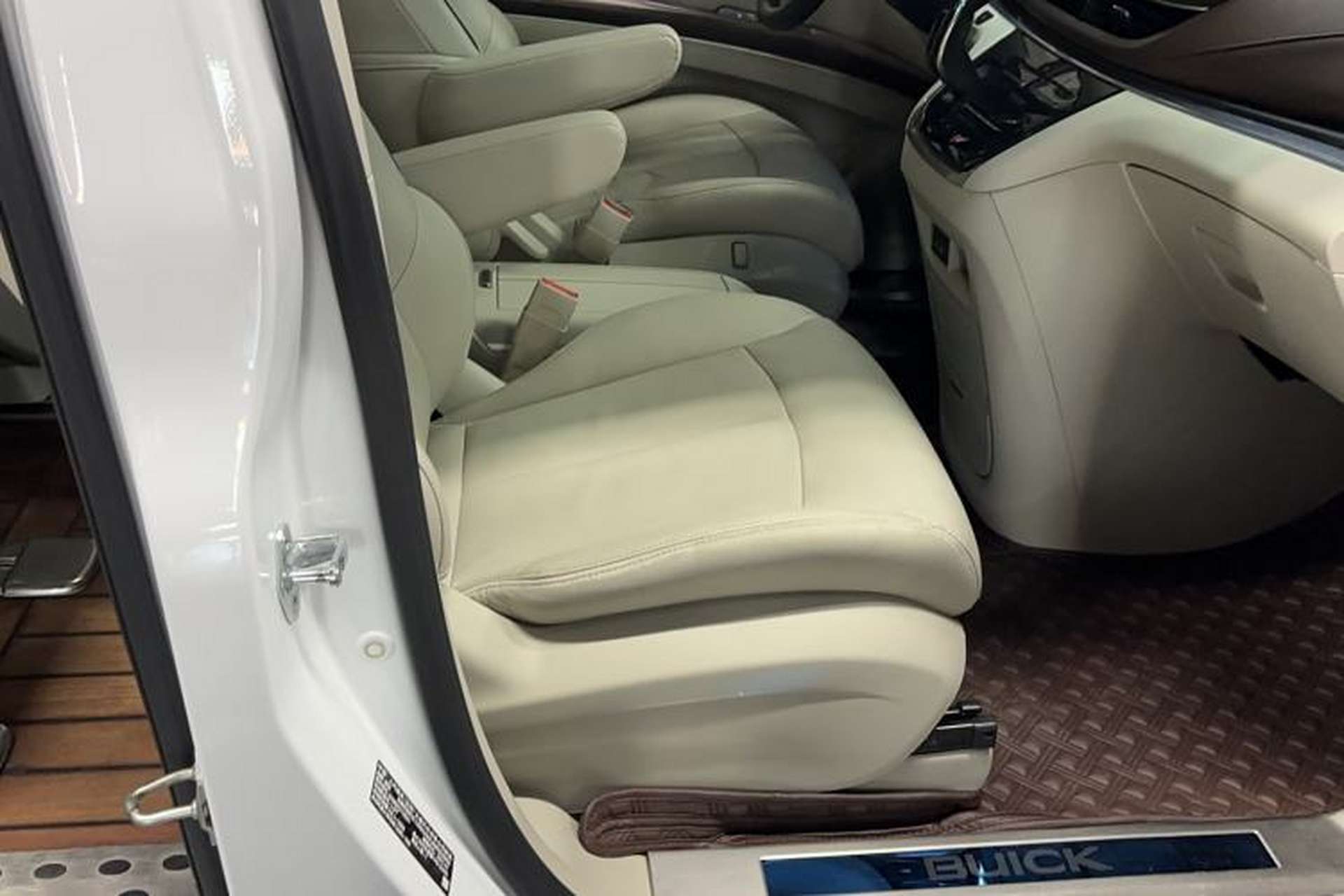Used Buick GL8 2021 Land Cruiser Executive Class 652T Luxury Model Right Front Seat