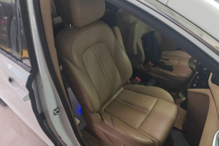 Used Buick GL8 2021 ES Land Cruiser 653T Luxury Edition Right Front Seat