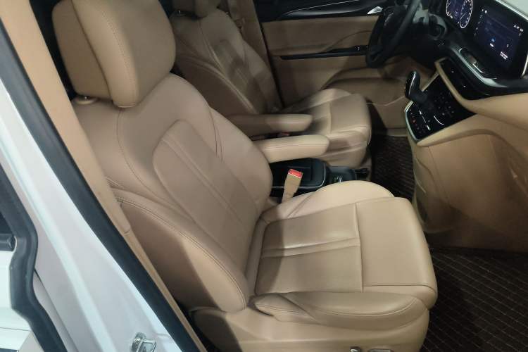 Used Buick GL8 2021 ES Landtrek 653T Luxury Model Right Front Seat
