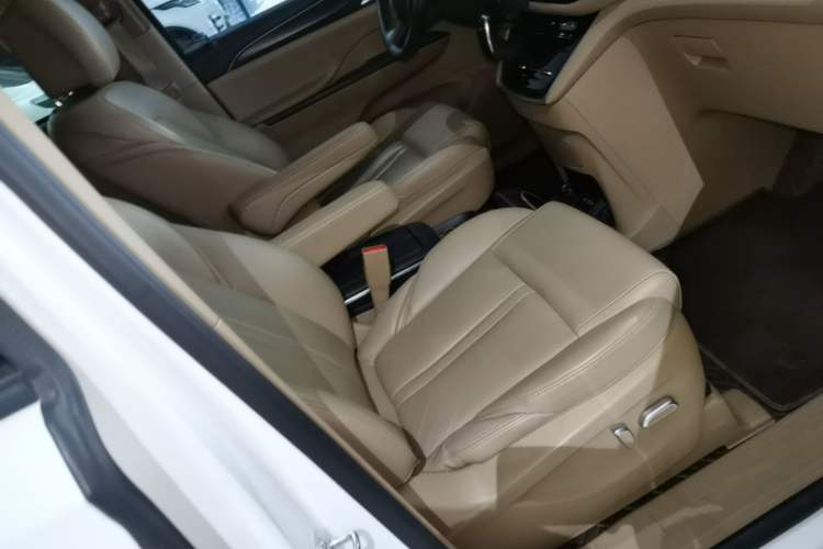 Used Buick GL8 2021 ES Land Cruiser 653T Luxury Edition Right Front Seat