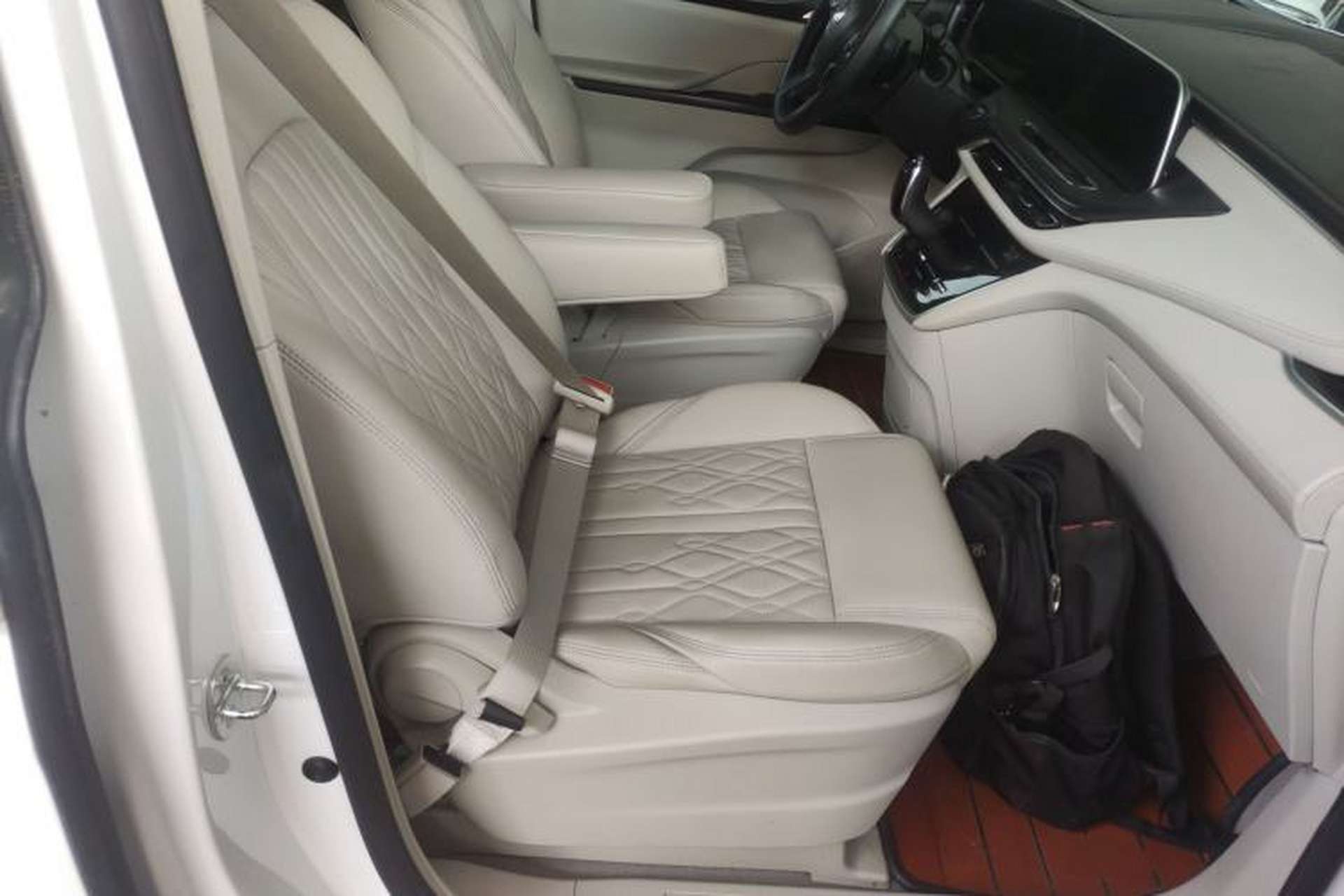 Used Buick GL8 2021 ES Landtrek 653T Comfort Edition Right Front Seat