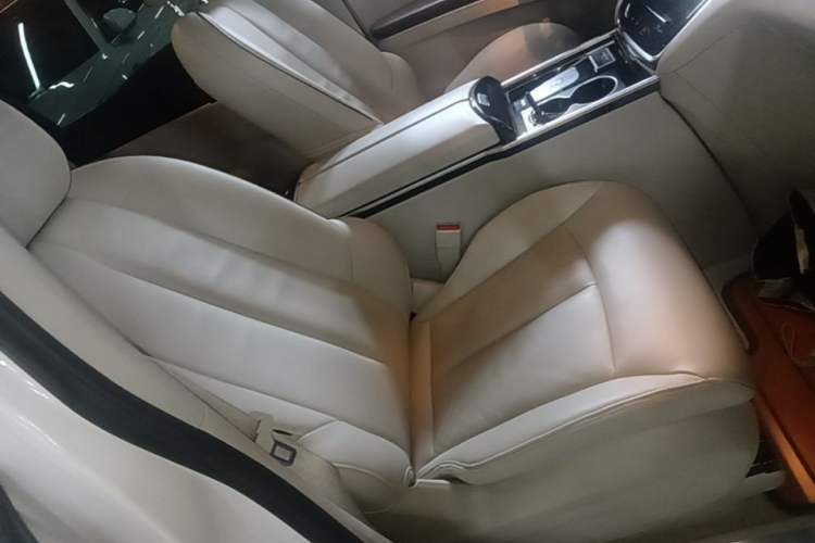 Used Buick GL8 2021 Land Cruiser Executive 652T Premium Model Right Front Seat