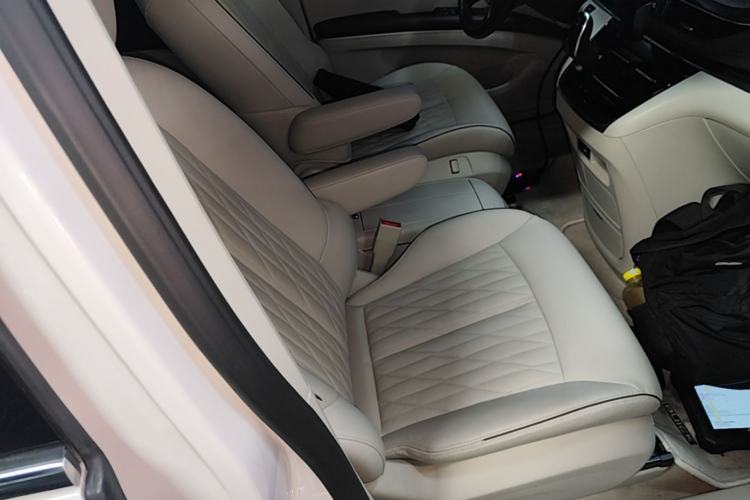 Used Buick GL8 2021 Land Cruiser Executive Class 652T Smart Luxury Model Right Front Seat