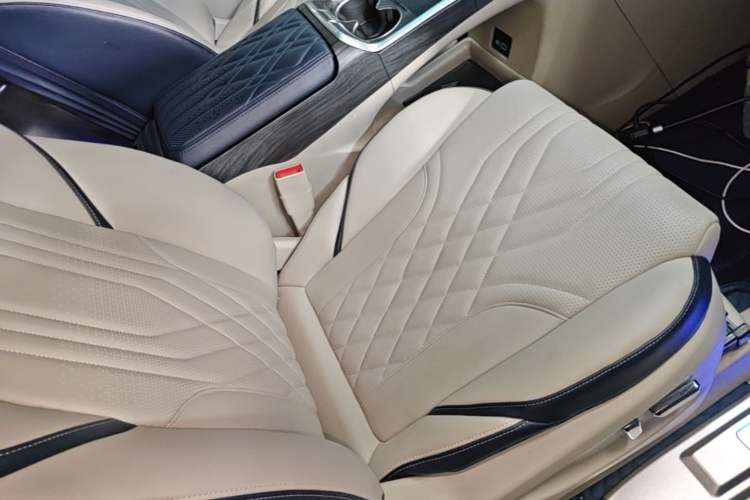 Used Buick GL8 2021 ES Landtrek 653T Comfort Edition Right Front Seat
