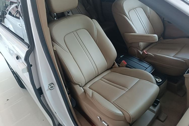 Used Buick GL8 2021 ES Land Cruiser 653T Luxury Edition Right Front Seat