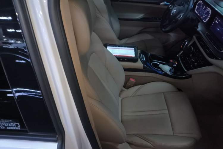 Used Buick GL8 2021 ES Land Cruiser 653T Flagship Model Right Front Seat