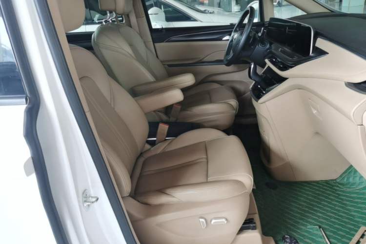 Used Buick GL8 2021 ES Land Cruiser 653T Luxury Edition Right Front Seat