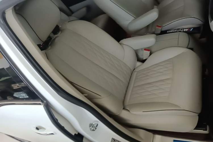 Used Buick GL8 2021 Land Cruiser Executive Class 652T Smart Luxury Model Right Front Seat