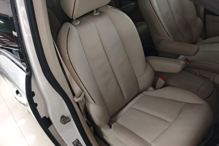 Used Buick GL8 2021 Land Cruiser Executive 652T Premium Model Right Front Seat