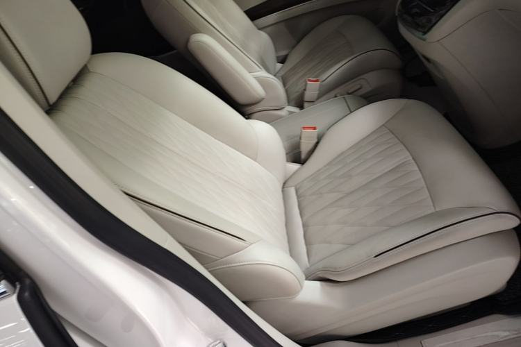 Used Buick GL8 2021 Land Cruiser Executive 652T Premium Model Right Front Seat