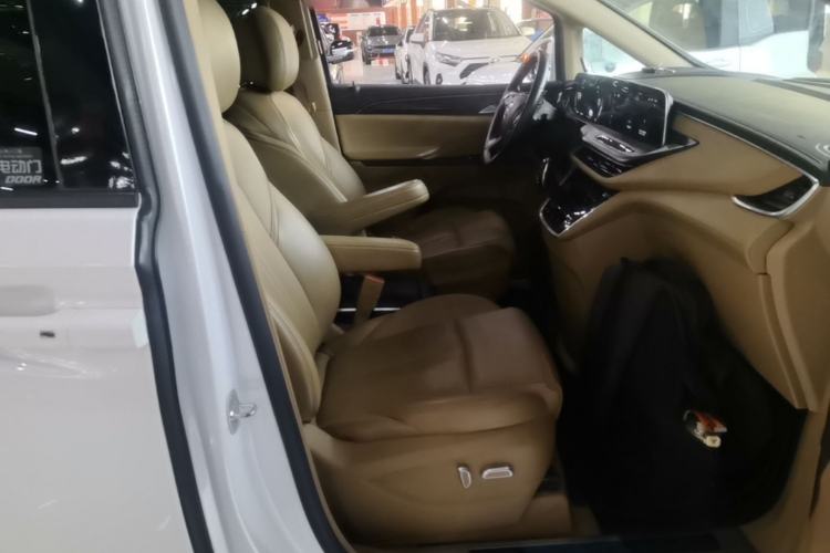 Used Buick GL8 2021 ES Land Cruiser 653T Luxury Edition Right Front Seat