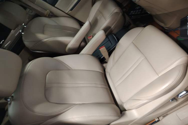 Used Buick GL8 2021 ES Landtrek 653T Luxury Model Right Front Seat