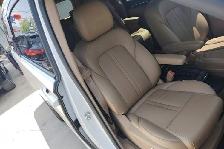 Used Buick GL8 2021 ES Landtrek 653T Smart Luxury Model Right Front Seat