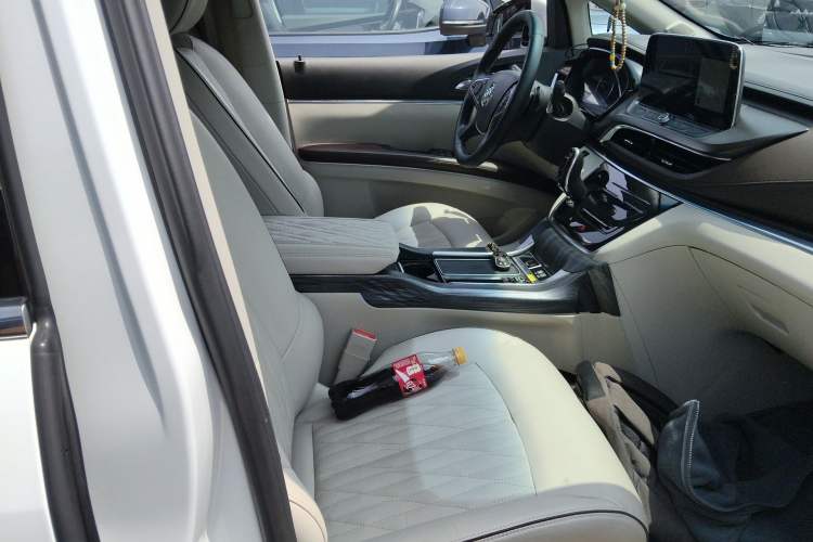 Used Buick GL8 2021 Land Cruiser Executive Class 652T Luxury Model Right Front Seat