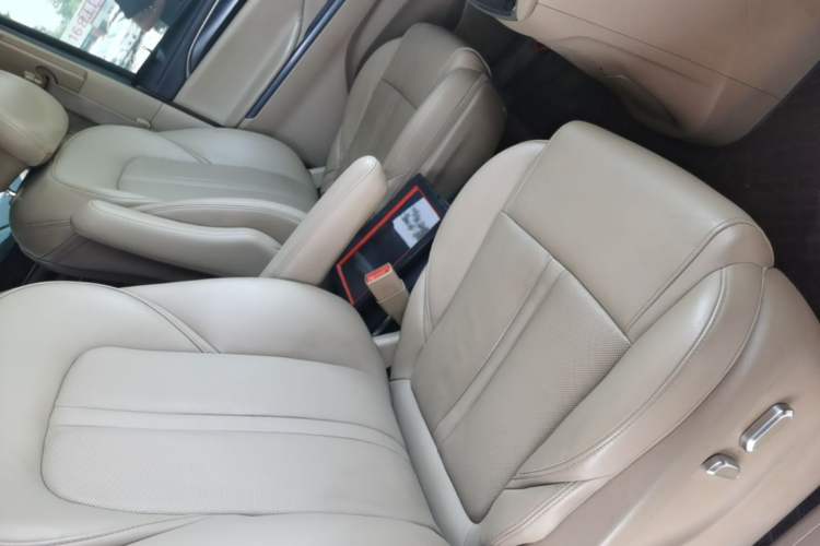 Used Buick GL8 2021 ES Landtrek 653T Luxury Model Right Front Seat