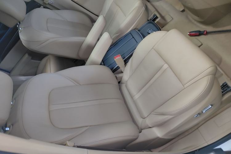Used Buick GL8 2021 ES Landtrek 653T Luxury Model Right Front Seat