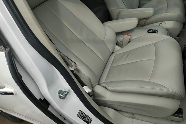 Used Buick GL8 2021 Land Cruiser Executive Class 652T Luxury Model Right Front Seat