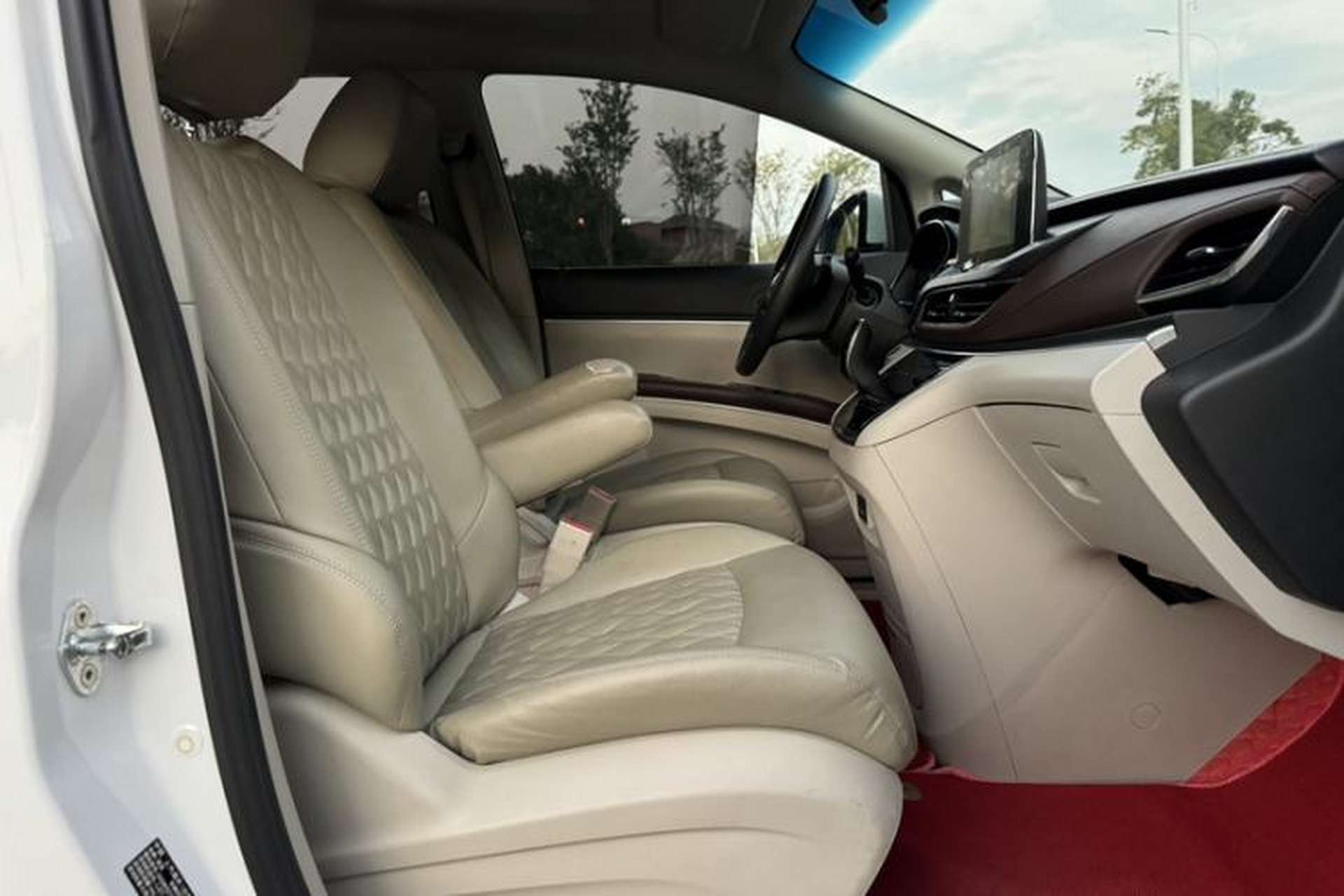 Used Buick GL8 2021 Land Cruiser Executive Class 652T Comfort Model Right Front Seat