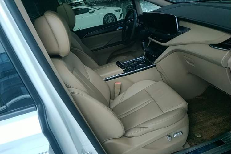 Used Buick GL8 2021 ES Landtrek 653T Luxury Model Right Front Seat